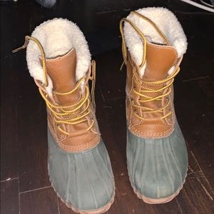 Duck boots